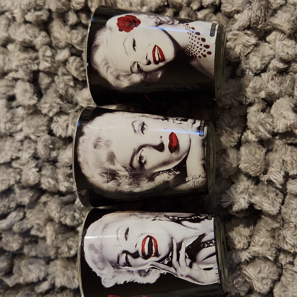 Marilyn Monroe shot glasses